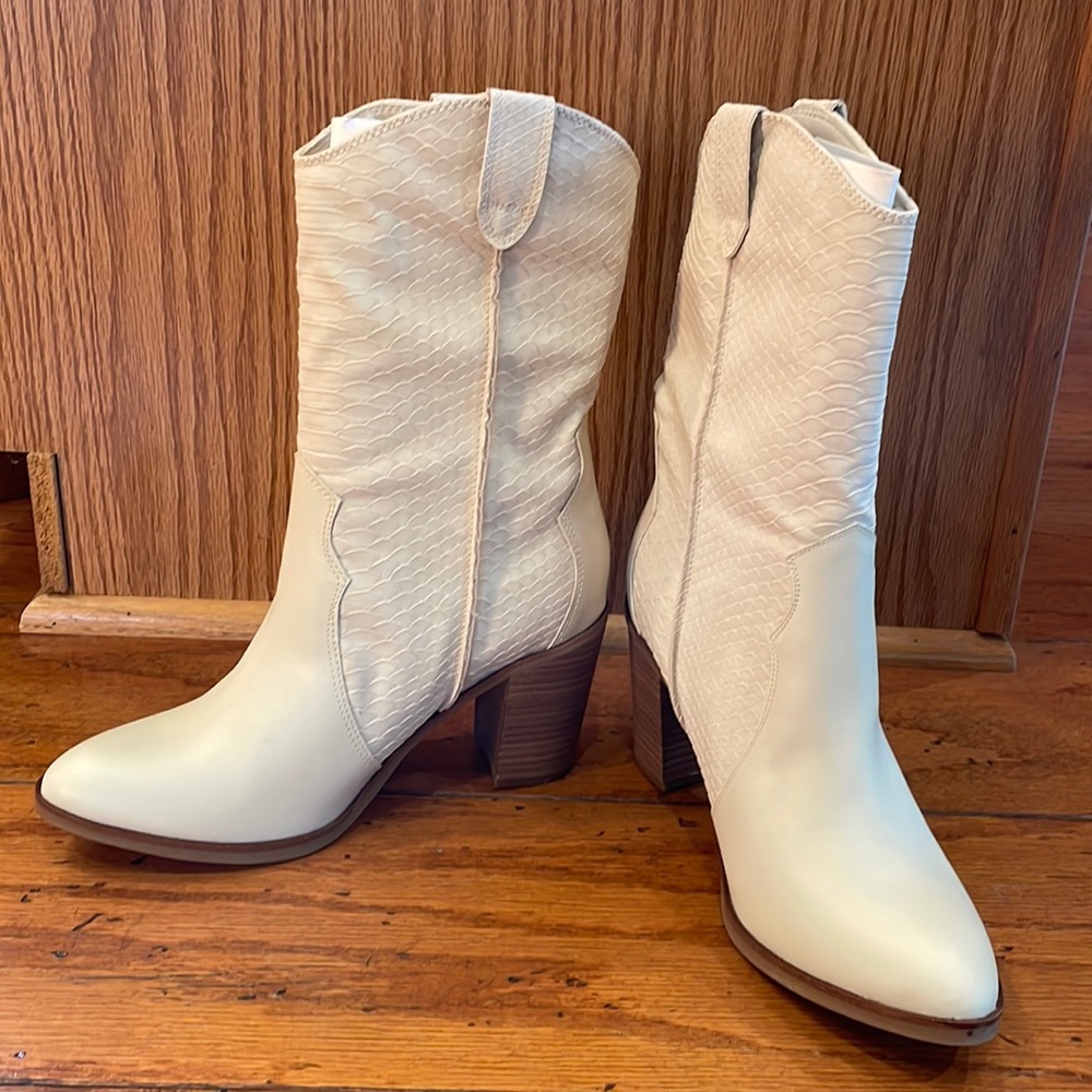 NEW IN BOX: Ivory Western Style Boots